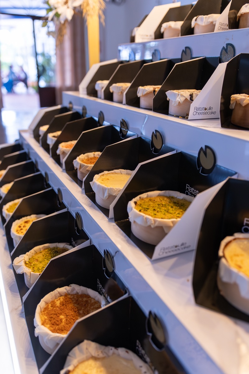 Tartas de queso individuales en sus cajas listas para servir